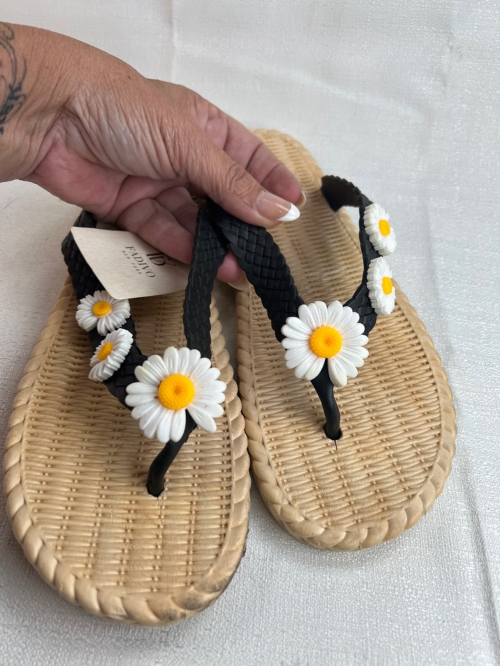 Fadivo New York, thong sandals, Perfect for beach pool or the lake - Picture 2 of 4